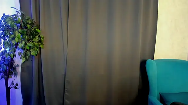 Snapshot of little__isabel chatting on 06.18.26 little isabel online show from 06.18.26