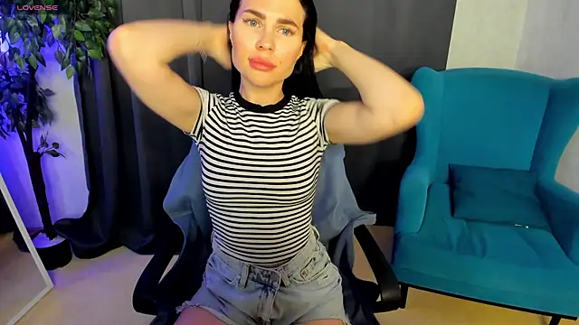 Snapshot of little__isabel chatting on 07.02.26 little isabel online show from 07.02.26