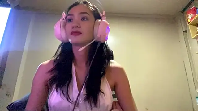 Snapshot of GenevaNicarry chatting on 02.14.26 GenevaNicarry online show from 02.14.26