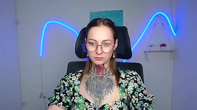 Esmi Winter online show from 05.07.26