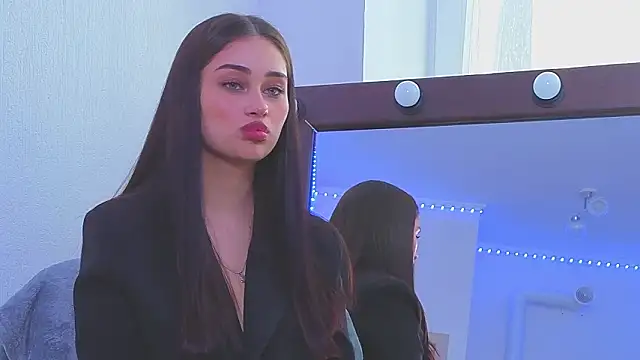 Snapshot of Sofia_Plump chatting on 03.05.26 Sofia Plump online show from 03.05.26