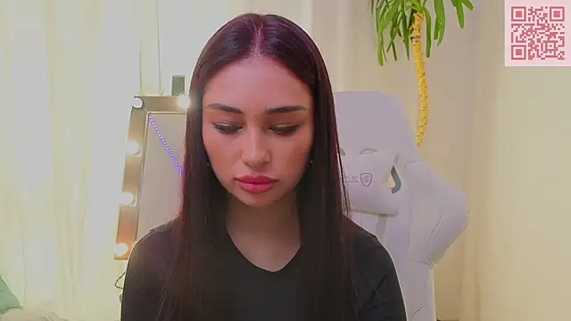 Snapshot of Sofia_Plump chatting on 03.25.26 Sofia Plump online show from 03.25.26