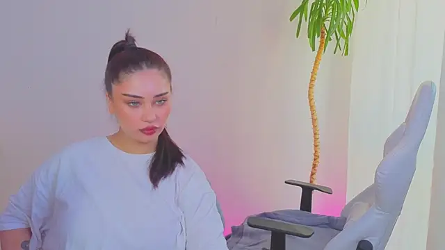 Sofia Plump online show from 05.06.26