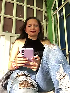 Alexamontiel  online show from 04.30.26