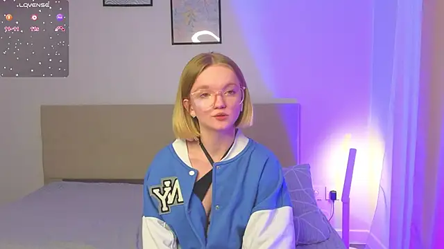 Snapshot of StellaBunny chatting on 02.18.26 StellaBunny online show from 02.18.26