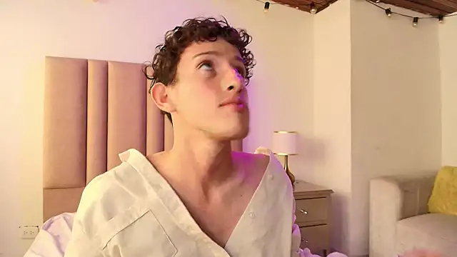 Snapshot of LucaNova_nom chatting on 02.10.26 LucaNova nom online show from 02.10.26