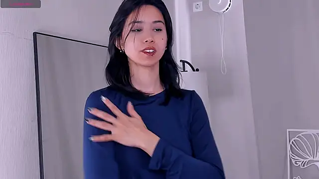 Snapshot of EmelinaGnas chatting on 03.27.26 EmelinaGnas online show from 03.27.26