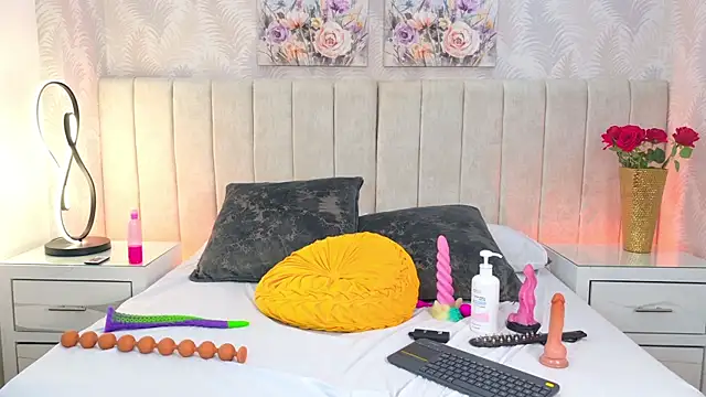 Snapshot of Sara_Becky chatting on 02.09.26 Sara Becky online show from 02.09.26