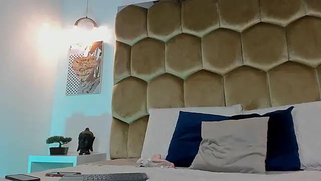 Mia Reyesjs online show from 02.18.26