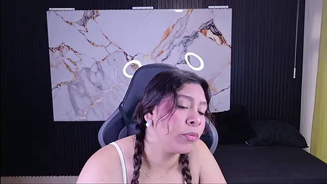 Snapshot of Sophie19__ chatting on 03.26.26 Sophie19 online show from 03.26.26