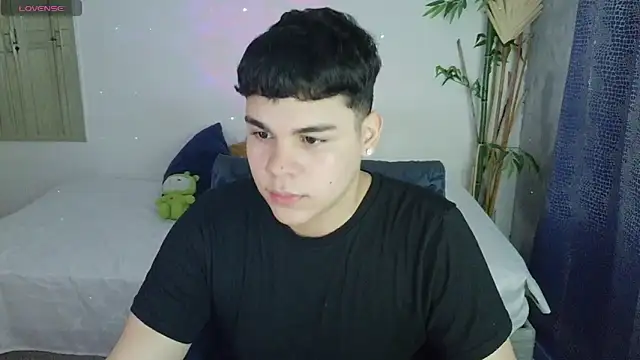 Snapshot of eithan_jonnes chatting on 02.10.26 eithan jonnes online show from 02.10.26