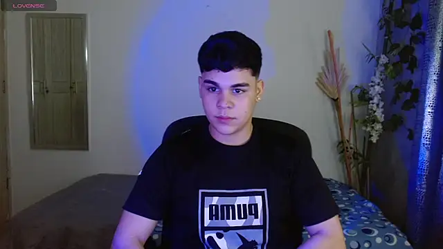 Snapshot of eithan_jonnes chatting on 03.19.26 eithan jonnes online show from 03.19.26