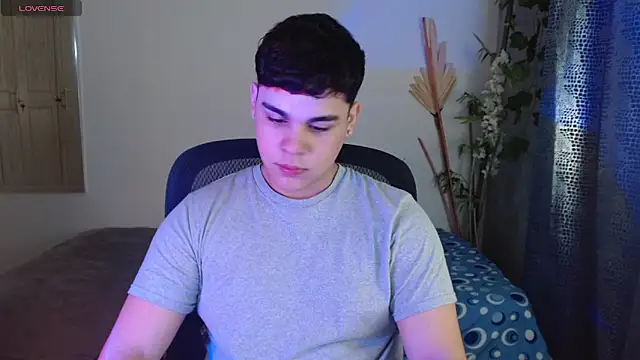 Snapshot of eithan_jonnes chatting on 03.27.26 eithan jonnes online show from 03.27.26