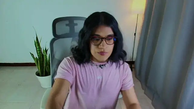 Snapshot of succubus_Vitta chatting on 03.13.26 succubus Vitta online show from 03.13.26