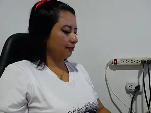 Snapshot of SharonSchmitt_ chatting on 02.10.26 SharonSchmitt online show from 02.10.26