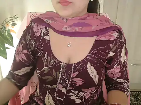 Snapshot of _chitranshi chatting on 04.04.26 chitranshi online show from 04.04.26