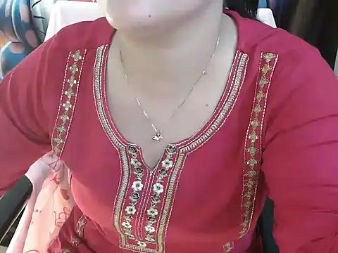 Snapshot of _chitranshi chatting on 04.28.26 chitranshi online show from 04.28.26