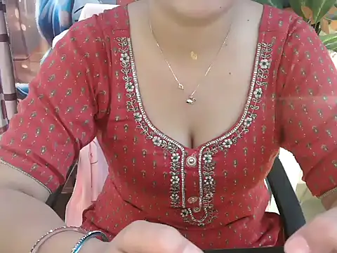 Snapshot of _chitranshi chatting on 05.05.26 chitranshi online show from 05.05.26
