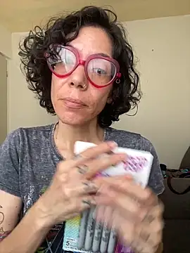 Snapshot of JeanneDuval8888 chatting on 05.13.26 JeanneDuval8888 online show from 05.13.26