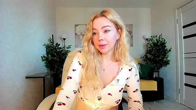 Snapshot of caty_kiss chatting on 04.14.26 caty kiss online show from 04.14.26