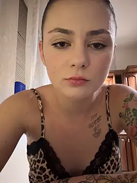 Snapshot of alwayshornyvivi chatting on 02.11.26 alwayshornyvivi online show from 02.11.26