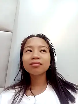 Snapshot of Asianpinay_Skinny1818 chatting on 04.20.26 Asianpinay Skinny1818 online show from 04.20.26