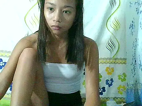 Snapshot of Asianpinay_Skinny1818 chatting on 04.28.26 Asianpinay Skinny1818 online show from 04.28.26
