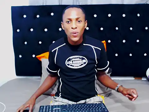 NtandoXx online show from 04.06.26