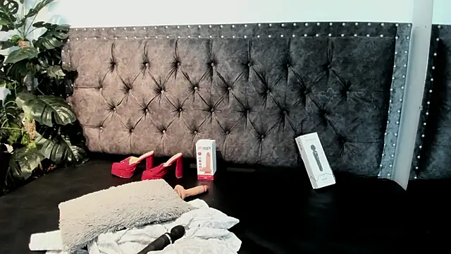 Snapshot of zahra_zaid chatting on 03.16.26 zahra zaid online show from 03.16.26