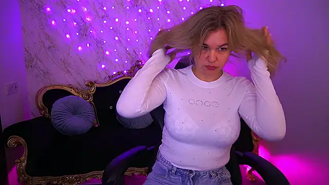 Snapshot of AliiciaMoon chatting on 02.11.26 AliiciaMoon online show from 02.11.26