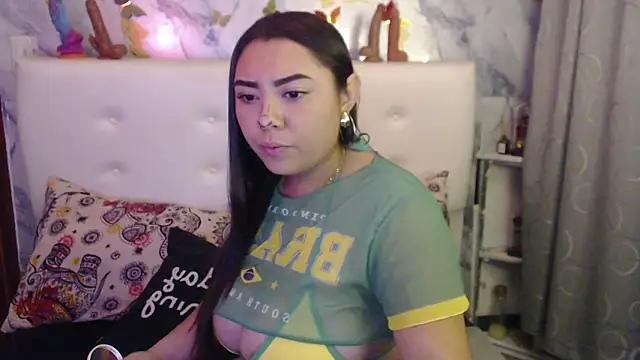 Nicolelewllss online show from 03.10.26