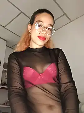 Snapshot of LumiRosse chatting on 02.13.26 LumiRosse online show from 02.13.26