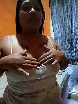 Snapshot of fabrmz chatting on 02.13.26 fabrmz online show from 02.13.26