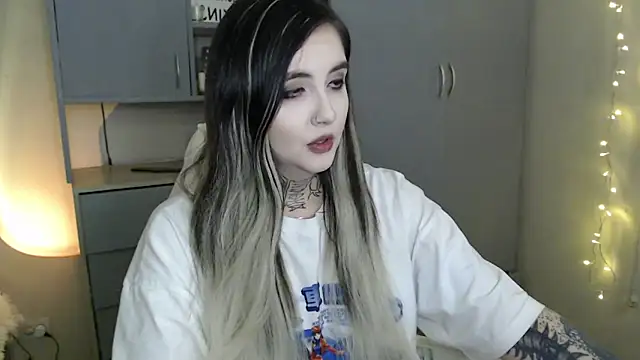 Snapshot of Rin_Tozier chatting on 02.17.26 Rin Tozier online show from 02.17.26