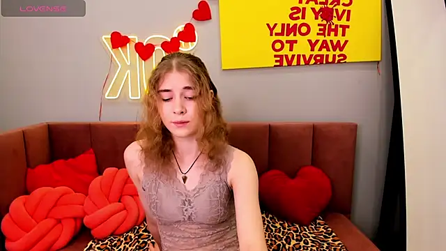 Snapshot of LucySerene chatting on 02.12.26 LucySerene online show from 02.12.26