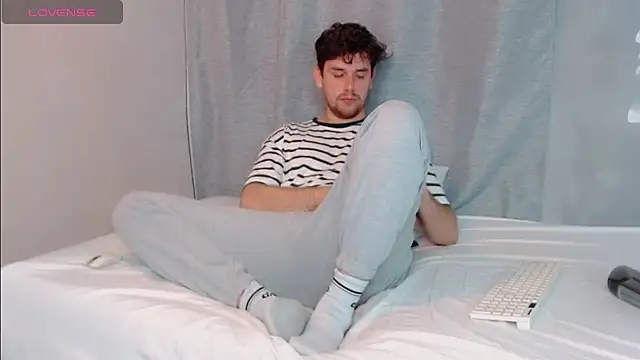 Snapshot of Luc_7 chatting on 03.10.26 Luc 7 online show from 03.10.26