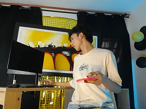 Snapshot of jullian_ricci chatting on 03.13.26 jullian ricci online show from 03.13.26