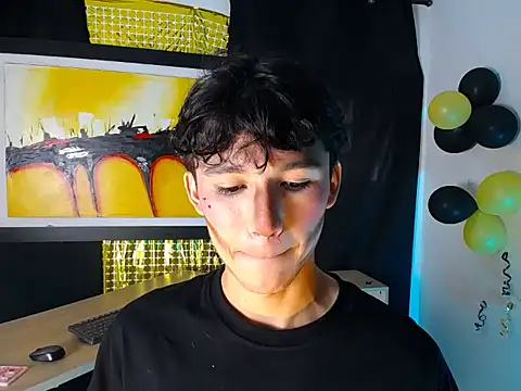 Snapshot of jullian_ricci chatting on 03.17.26 jullian ricci online show from 03.17.26