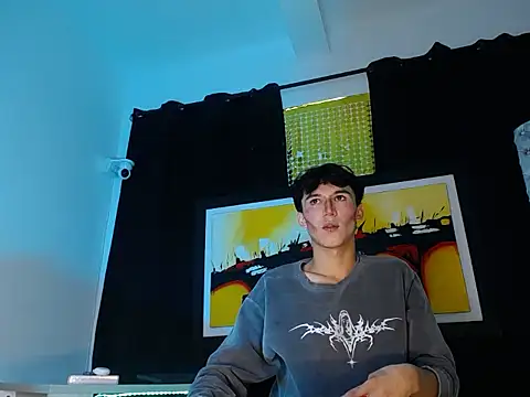 Snapshot of jullian_ricci chatting on 03.20.26 jullian ricci online show from 03.20.26