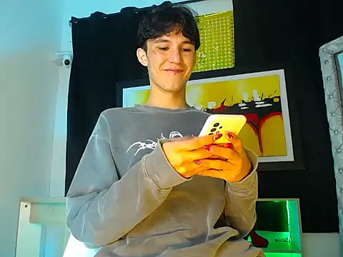 Snapshot of jullian_ricci chatting on 03.20.26 jullian ricci online show from 03.20.26