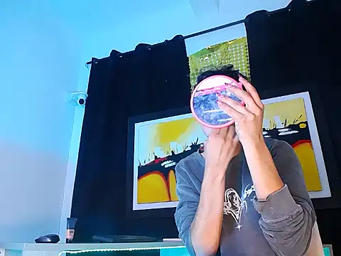 Snapshot of jullian_ricci chatting on 03.21.26 jullian ricci online show from 03.21.26