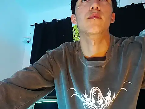 Snapshot of jullian_ricci chatting on 03.24.26 jullian ricci online show from 03.24.26