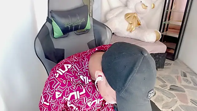 Top and bottom online show from 04.27.26