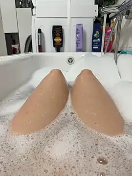 Snapshot of Ninimaus chatting on 03.25.26 Ninimaus online show from 03.25.26