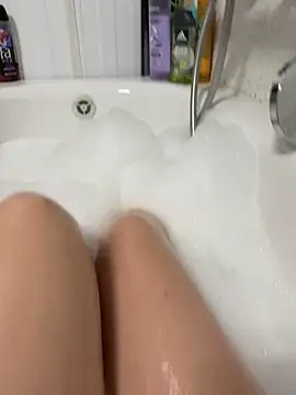 Snapshot of Ninimaus chatting on 03.31.26 Ninimaus online show from 03.31.26