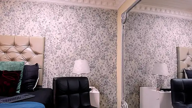 Snapshot of CloheBell chatting on 02.13.26 CloheBell online show from 02.13.26