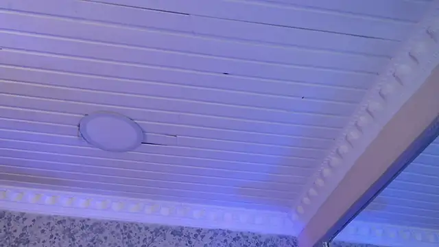 Snapshot of CloheBell chatting on 02.25.26 CloheBell online show from 02.25.26