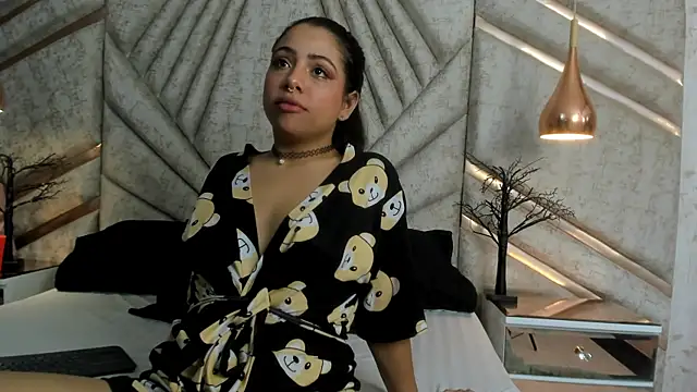 Snapshot of CloheBell chatting on 03.04.26 CloheBell online show from 03.04.26