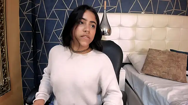 Snapshot of CloheBell chatting on 03.18.26 CloheBell online show from 03.18.26