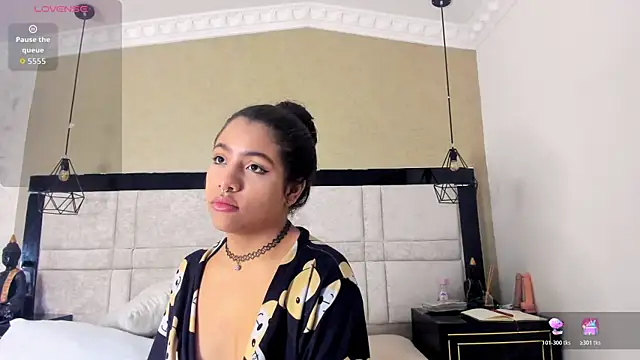 Snapshot of CloheBell chatting on 04.17.26 CloheBell online show from 04.17.26